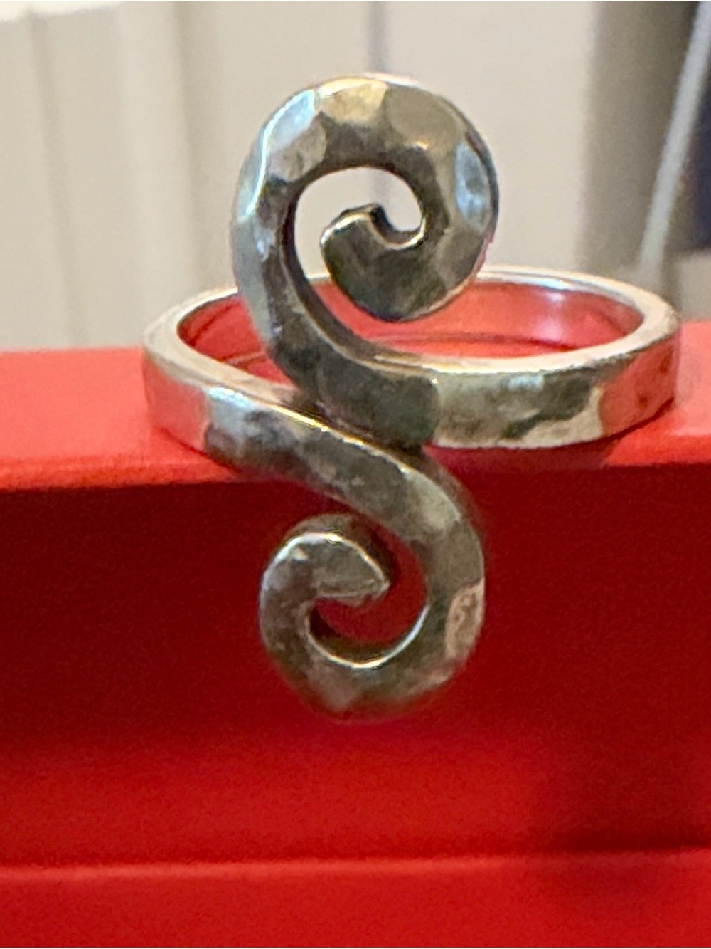 James Avery Sterling Silver Retired Hammered Long Scroll Ring Size 9